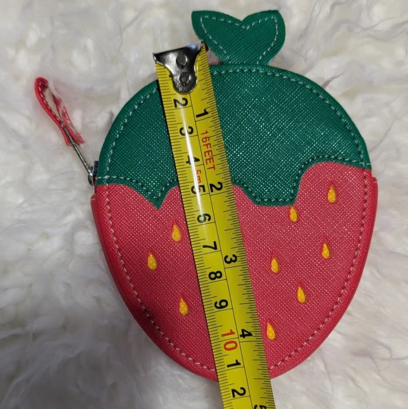 Strawberry-Shaped Coin Purse - Red and Green For Any Age - Picture 3 of 4